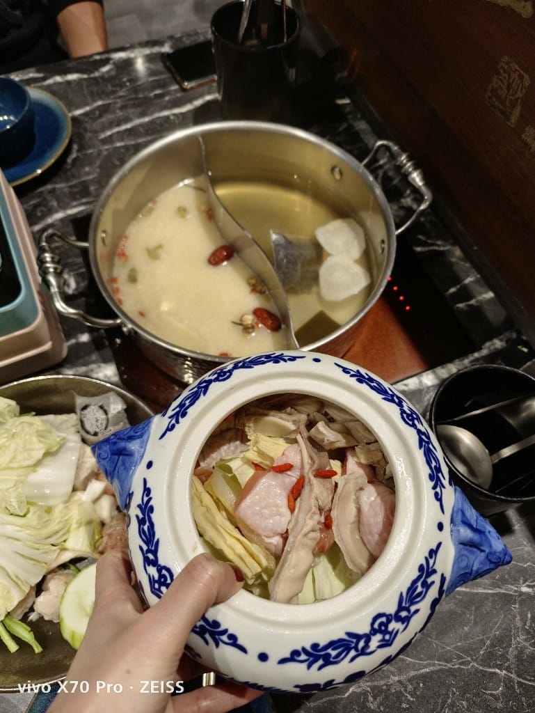 【台北美食】 這一鍋SHAREMORE吃到飽，走味的老火湯！？