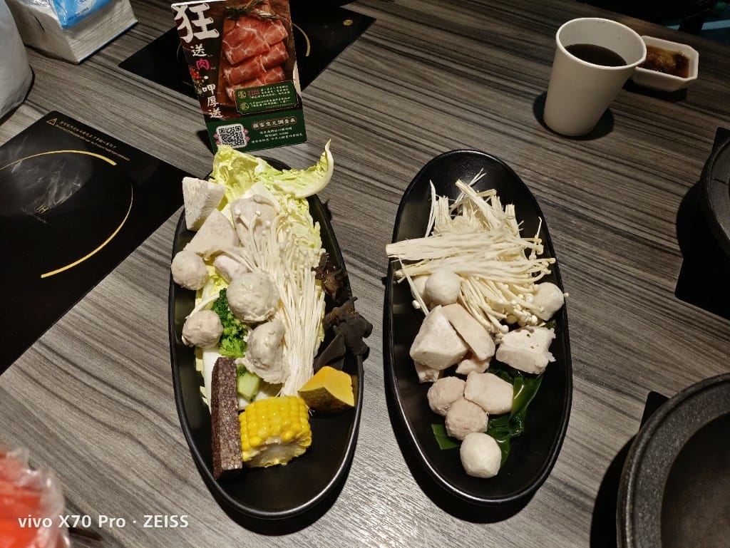 【新莊美食】 狂一鍋，擁有10種獨特湯頭的美味火鍋2訪❤️