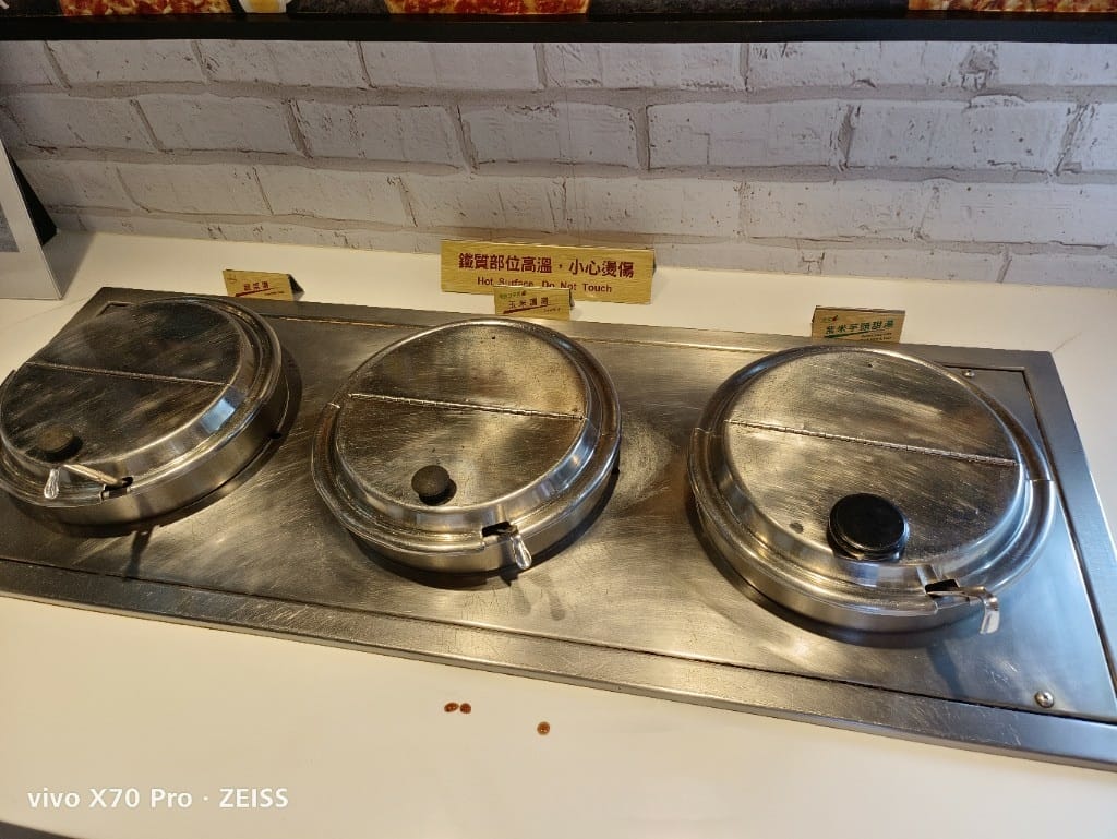 【台北美食】必勝客歡樂吧，久沒吃會想念的烤雞自由囉！