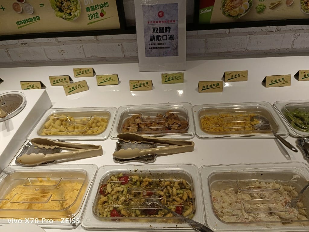 【台北美食】必勝客歡樂吧，久沒吃會想念的烤雞自由囉！