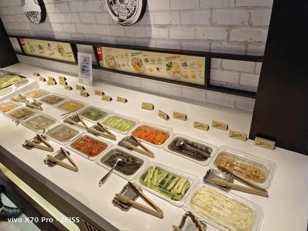 【台北美食】必勝客歡樂吧，久沒吃會想念的烤雞自由囉！