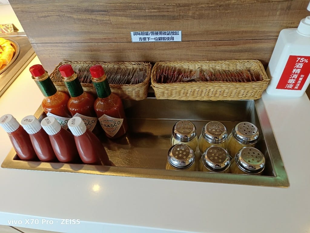 【台北美食】必勝客歡樂吧，久沒吃會想念的烤雞自由囉！