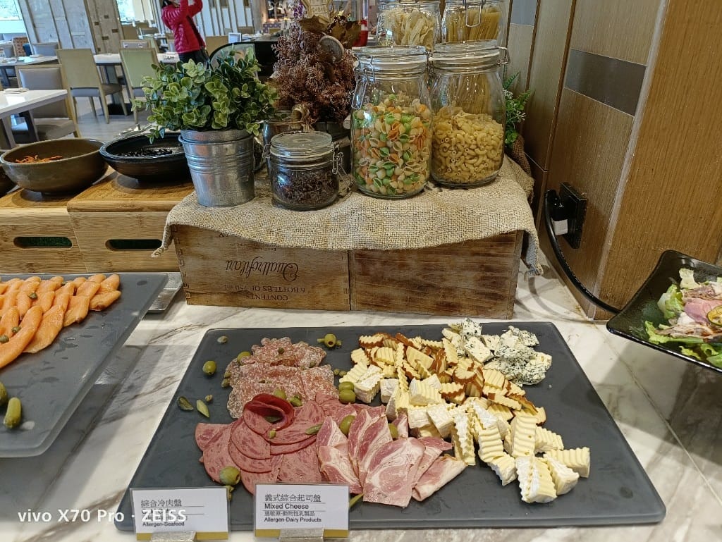【台北美食】 六福萬怡敘日餐廳，全新泰國美食生蠔、干貝、甜蝦自由，小黃卡打3劑折300！！！
