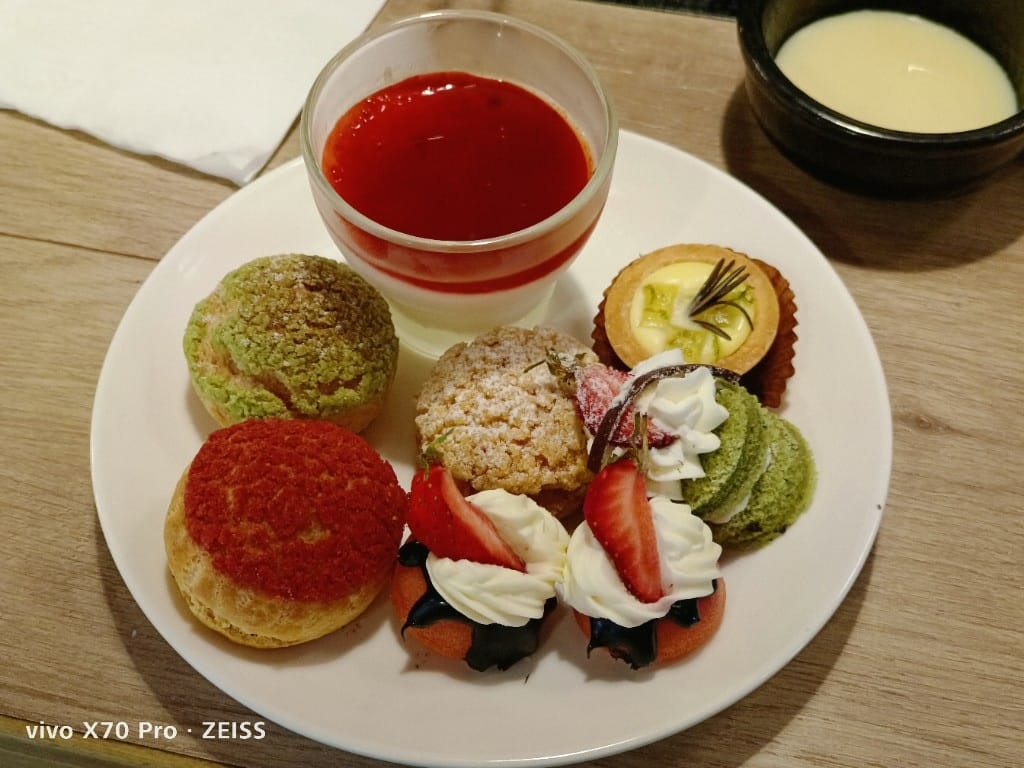 【新莊美食】 なべNABE 那邊火鍋.燒烤，火烤兩吃只要$499起，還有店家自製的多款甜點吃到飽哦❤️