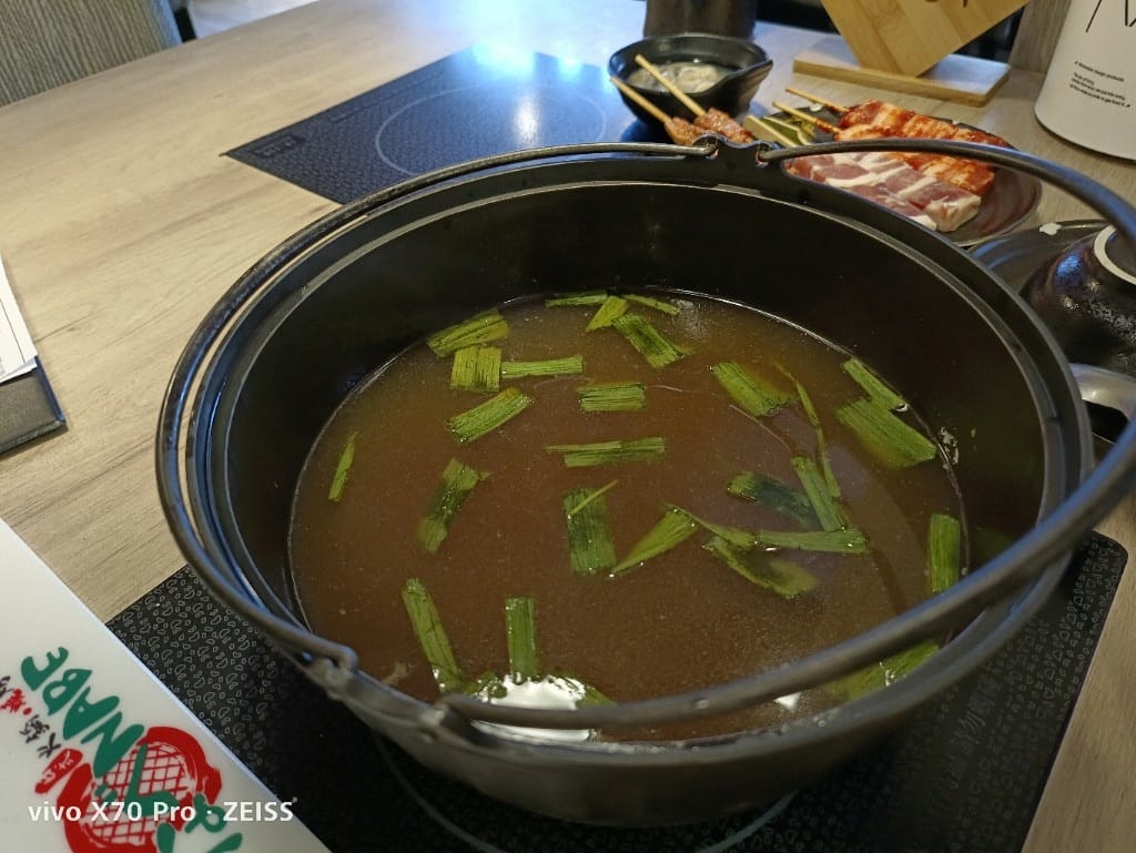 【新莊美食】 なべNABE 那邊火鍋.燒烤，火烤兩吃只要$499起，還有店家自製的多款甜點吃到飽哦❤️