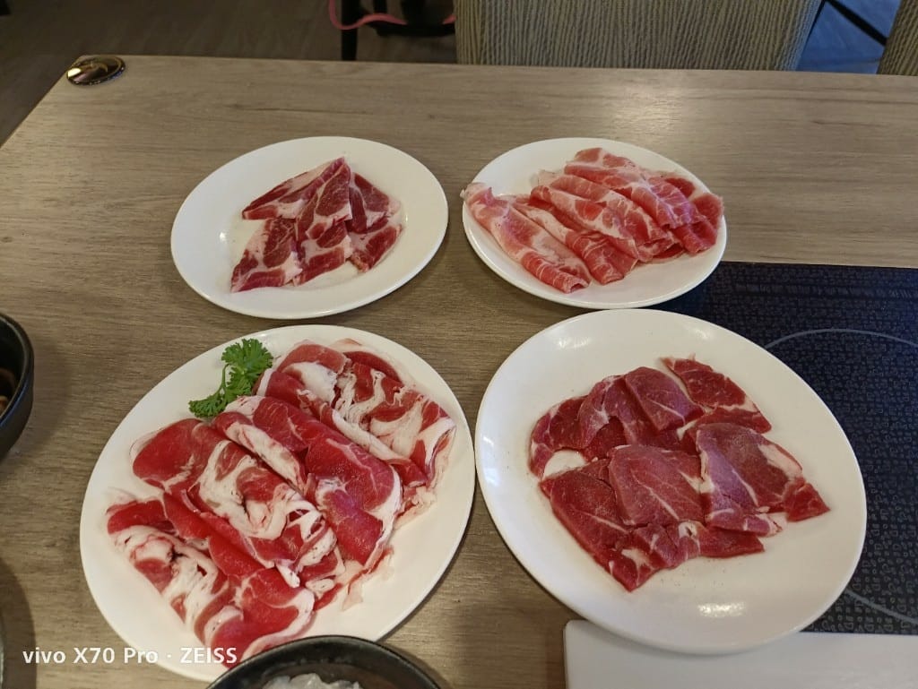 【新莊美食】 なべNABE 那邊火鍋.燒烤，火烤兩吃只要$499起，還有店家自製的多款甜點吃到飽哦❤️