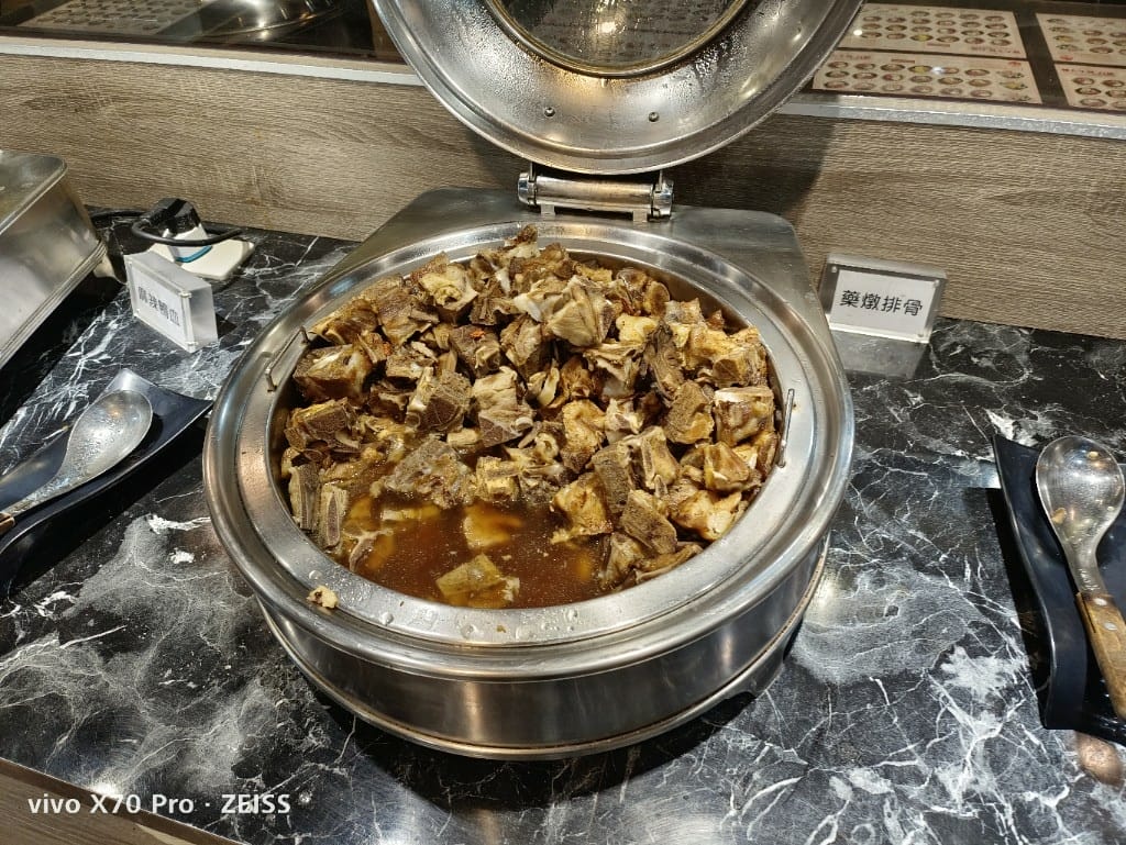 【新莊美食】輔大牛排百匯，兩人同行一人半價只要$240起吃到飽20220311