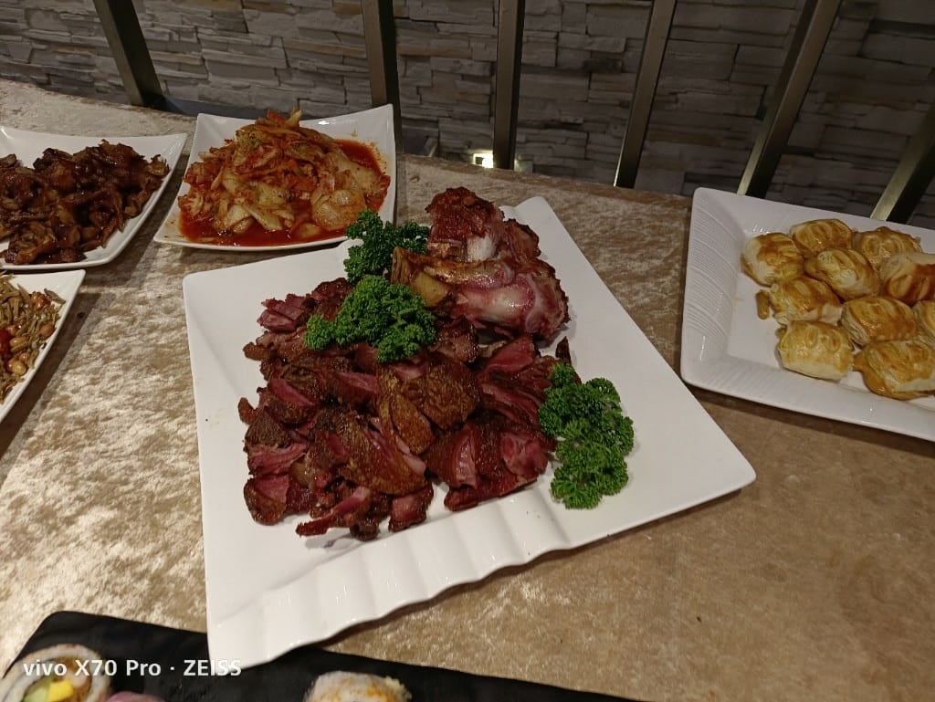 【新莊美食】 なべNABE 那邊火鍋.燒烤，火烤兩吃只要$499起，還有店家自製的多款甜點吃到飽哦❤️