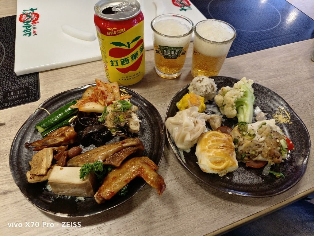 【新莊美食】 なべNABE 那邊火鍋.燒烤，火烤兩吃只要$499起，還有店家自製的多款甜點吃到飽哦❤️