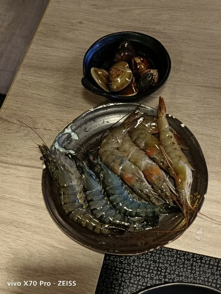 【新莊美食】 なべNABE 那邊火鍋.燒烤，火烤兩吃只要$499起，還有店家自製的多款甜點吃到飽哦❤️