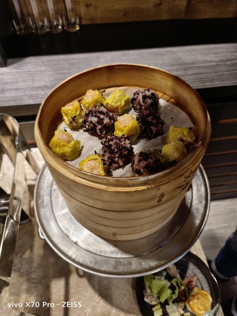 【新莊美食】 なべNABE 那邊火鍋.燒烤，火烤兩吃只要$499起，還有店家自製的多款甜點吃到飽哦❤️