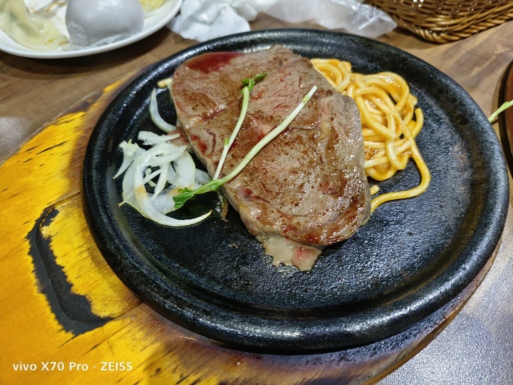 【中和吃到飽】我家牛排中和店4訪，水果超浮誇的自助吧只要299起吃到飽❤️