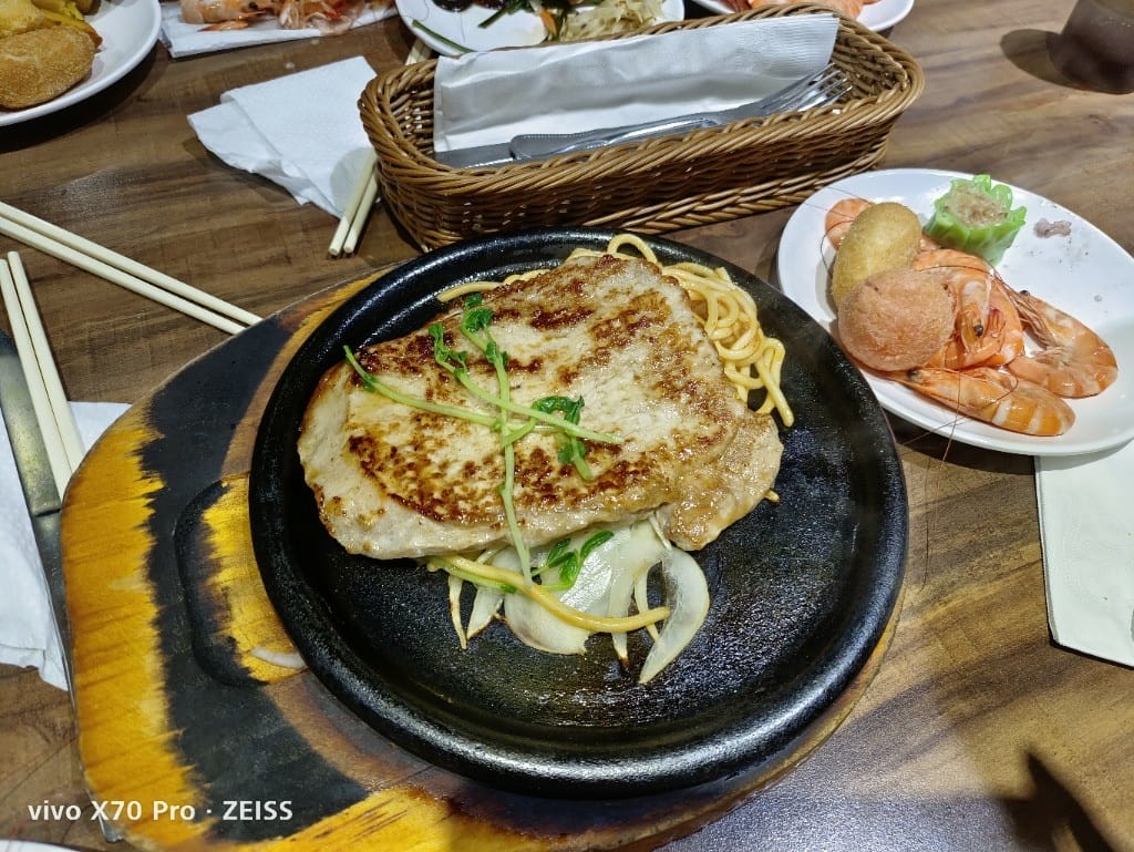 【中和吃到飽】我家牛排中和店4訪，水果超浮誇的自助吧只要299起吃到飽❤️