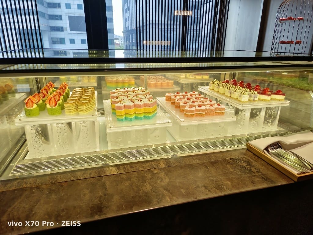 【板橋吃到飽】新板希爾頓悅市集，起士節開跑，兩人同行一人免費哦！