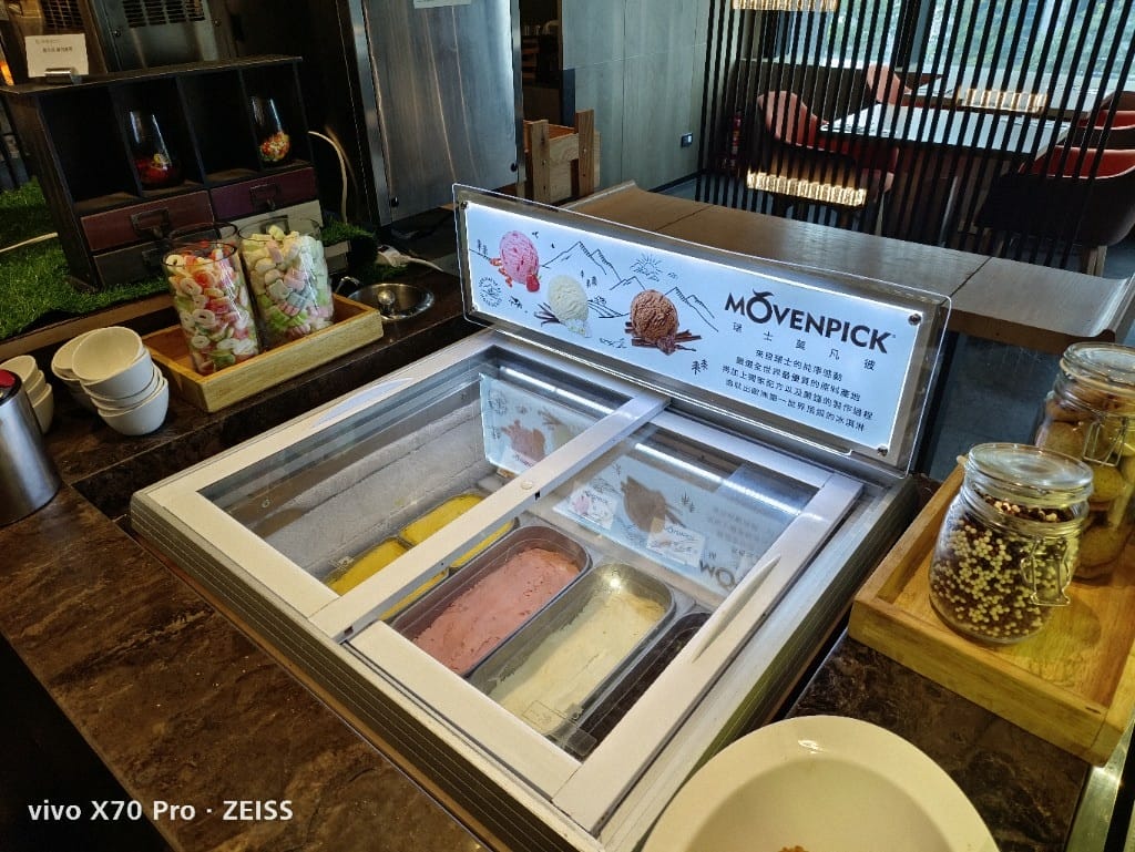【板橋吃到飽】新板希爾頓悅市集，起士節開跑，兩人同行一人免費哦！