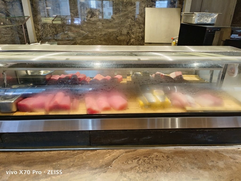 【板橋吃到飽】新板希爾頓悅市集，起士節開跑，兩人同行一人免費哦！