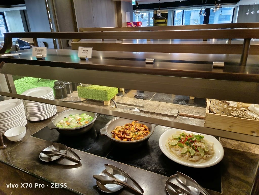 【板橋吃到飽】新板希爾頓悅市集，起士節開跑，兩人同行一人免費哦！