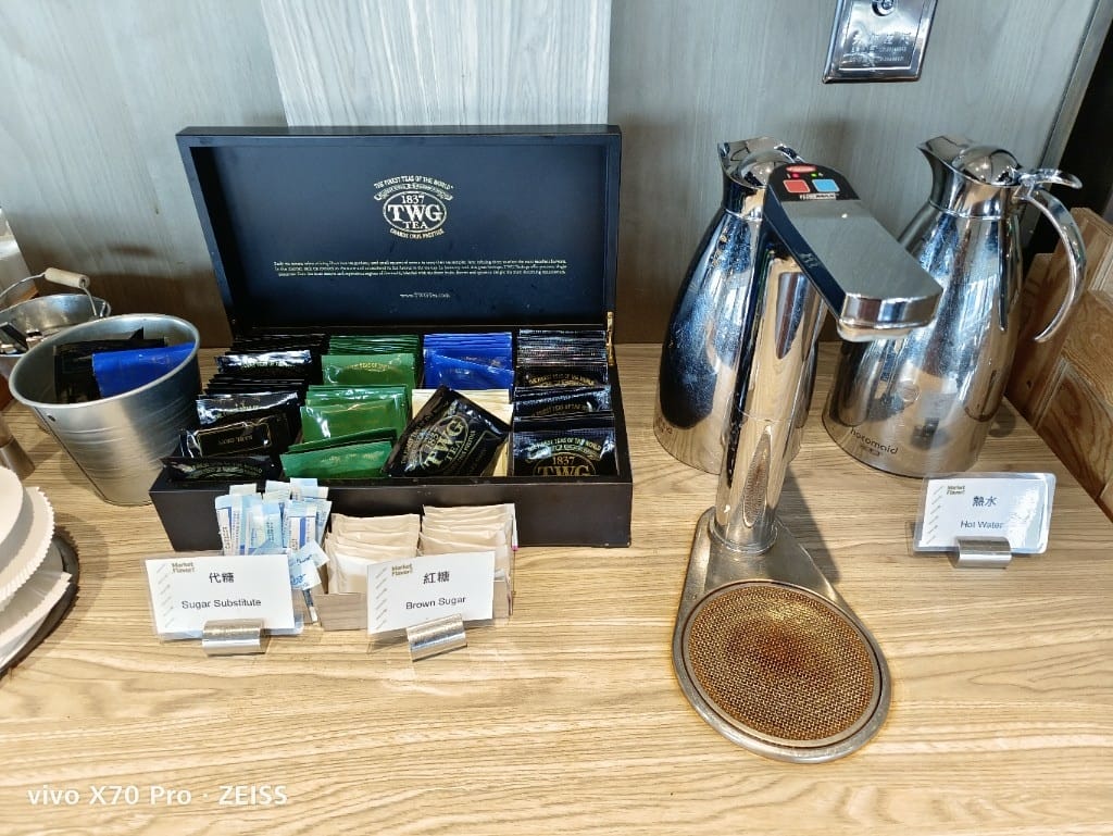 【板橋吃到飽】新板希爾頓悅市集，起士節開跑，兩人同行一人免費哦！