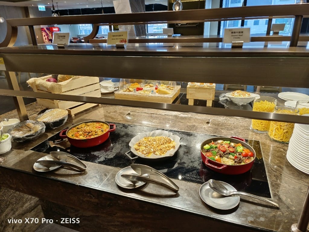 【板橋吃到飽】新板希爾頓悅市集，起士節開跑，兩人同行一人免費哦！