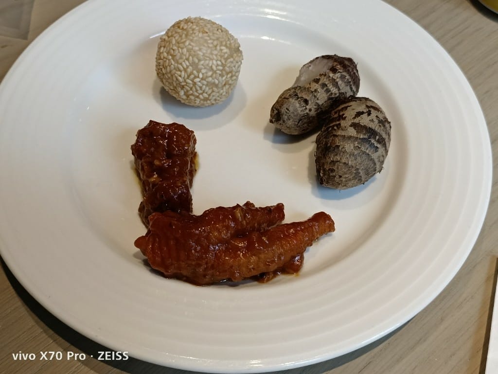 【板橋吃到飽】新板希爾頓悅市集，起士節開跑，兩人同行一人免費哦！