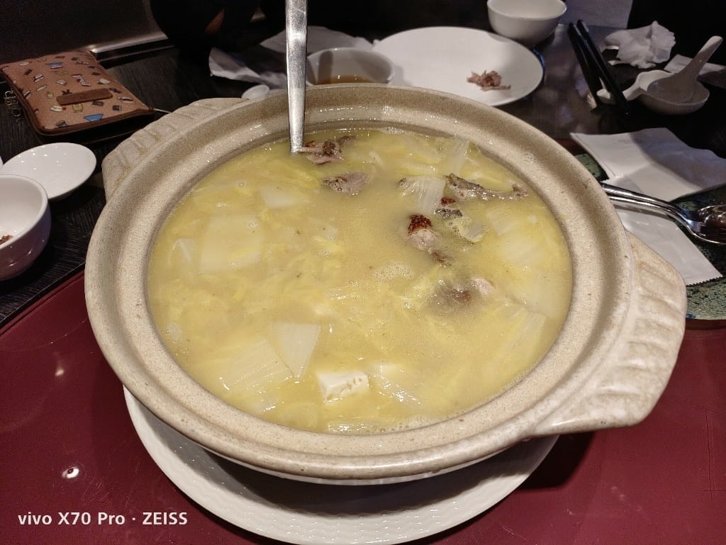 【台北美食】六福萬怡粵亮廣式餐廳，神仙乾坤燒鵝一鵝四吃，沒訂吃不到哦！