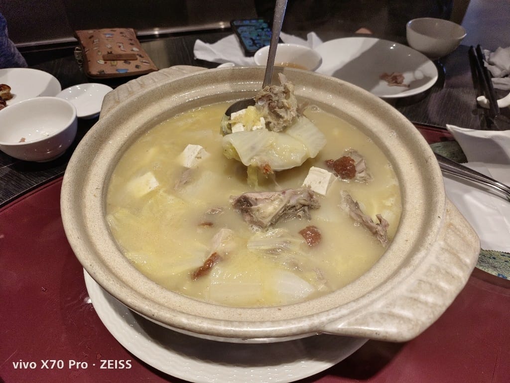 【台北美食】六福萬怡粵亮廣式餐廳，神仙乾坤燒鵝一鵝四吃，沒訂吃不到哦！