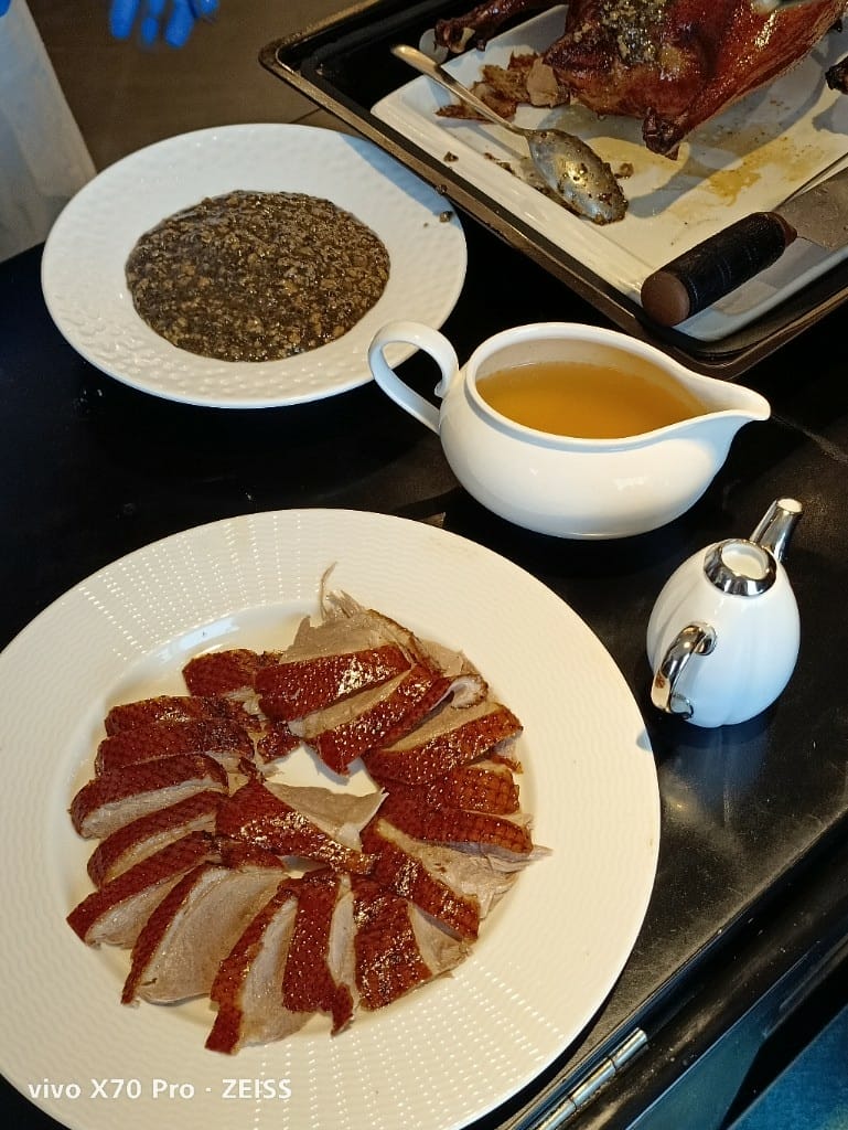 【台北美食】六福萬怡粵亮廣式餐廳，神仙乾坤燒鵝一鵝四吃，沒訂吃不到哦！