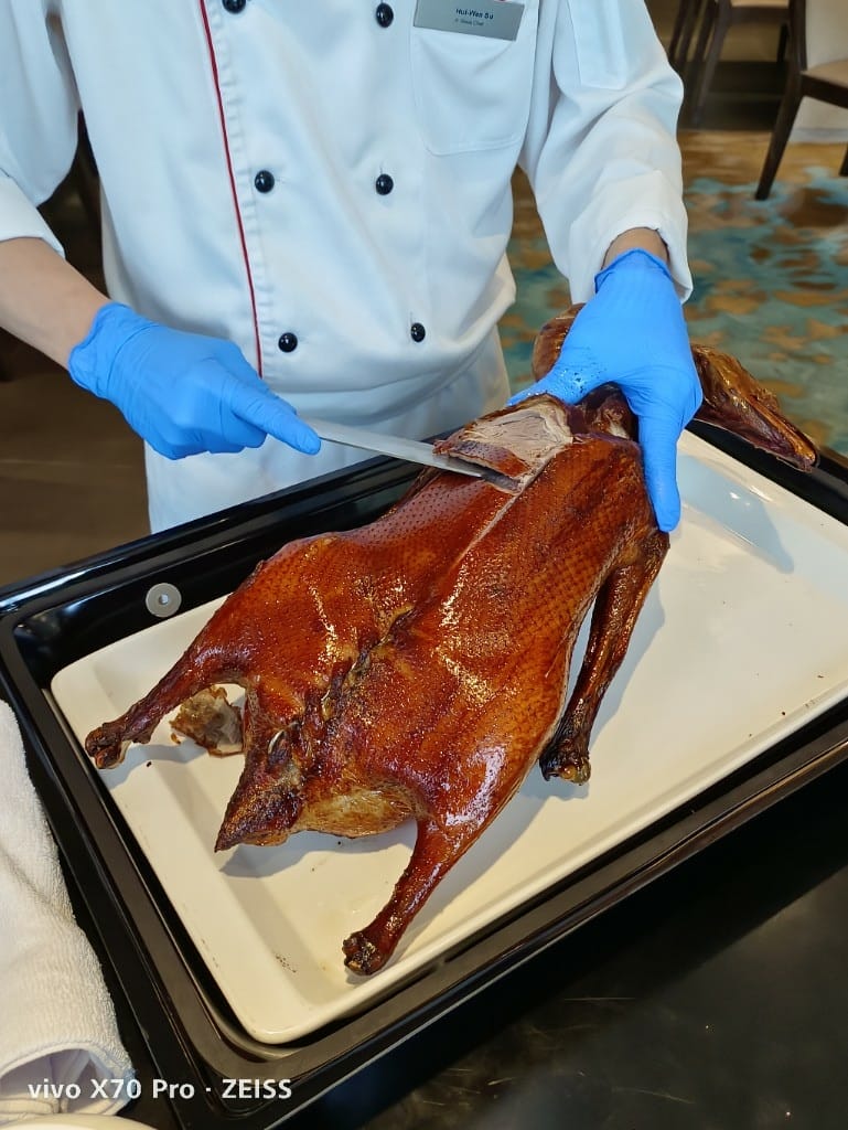 【台北美食】六福萬怡粵亮廣式餐廳，神仙乾坤燒鵝一鵝四吃，沒訂吃不到哦！