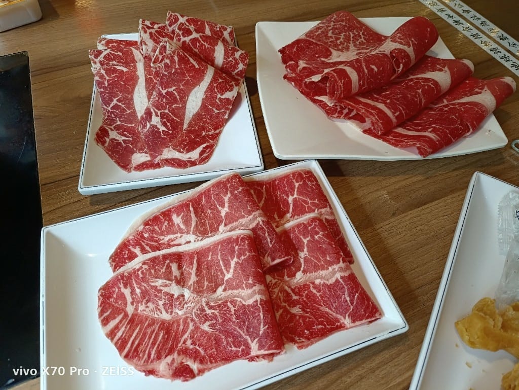 【台北吃到飽】滿堂紅頂級麻辣鴛鴦鍋，老牌麻辣鍋吃到飽，肉質出乎意料之外讚！20220403