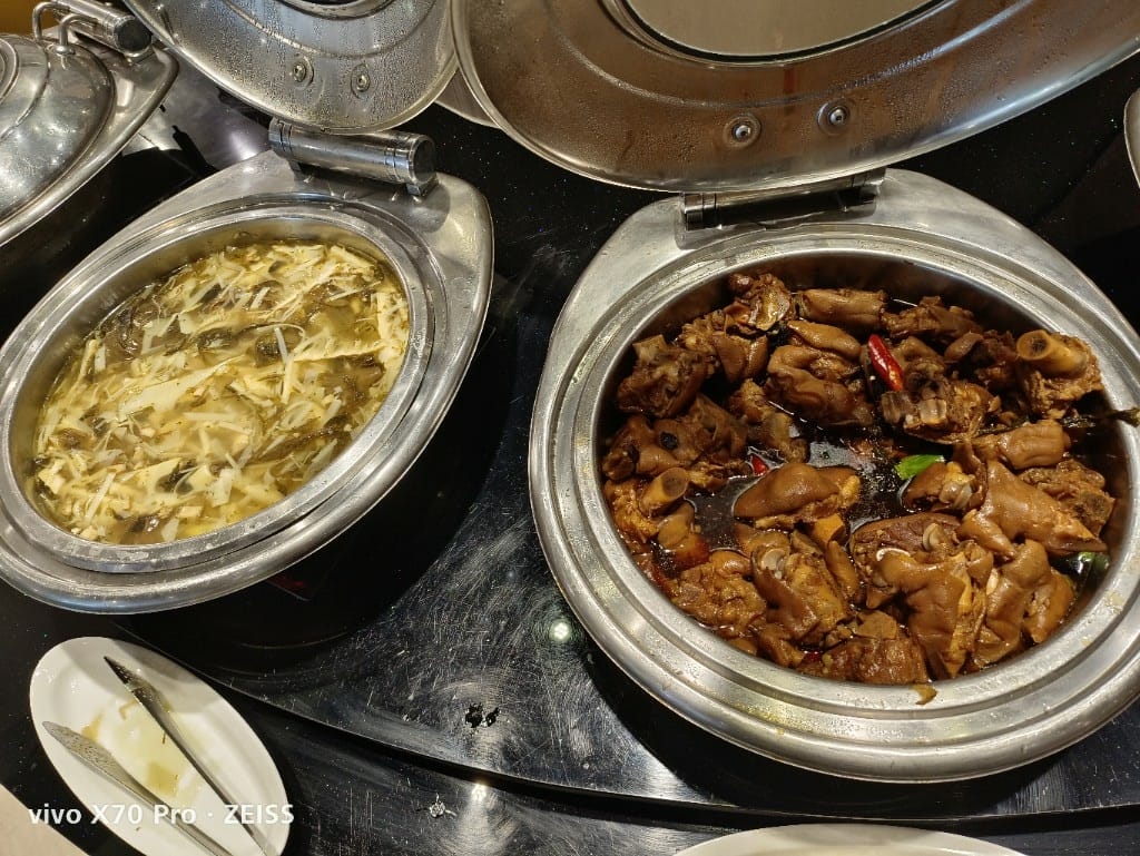 【新莊吃到飽】貴族世家體育館店，自助吧大進步的平價牛排吃到飽！
