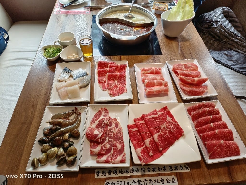 【台北吃到飽】滿堂紅頂級麻辣鴛鴦鍋，老牌麻辣鍋吃到飽，肉質出乎意料之外讚！20220403