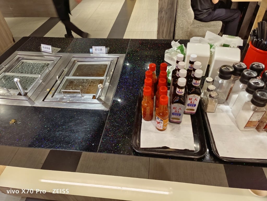 【新莊吃到飽】貴族世家體育館店，自助吧大進步的平價牛排吃到飽！