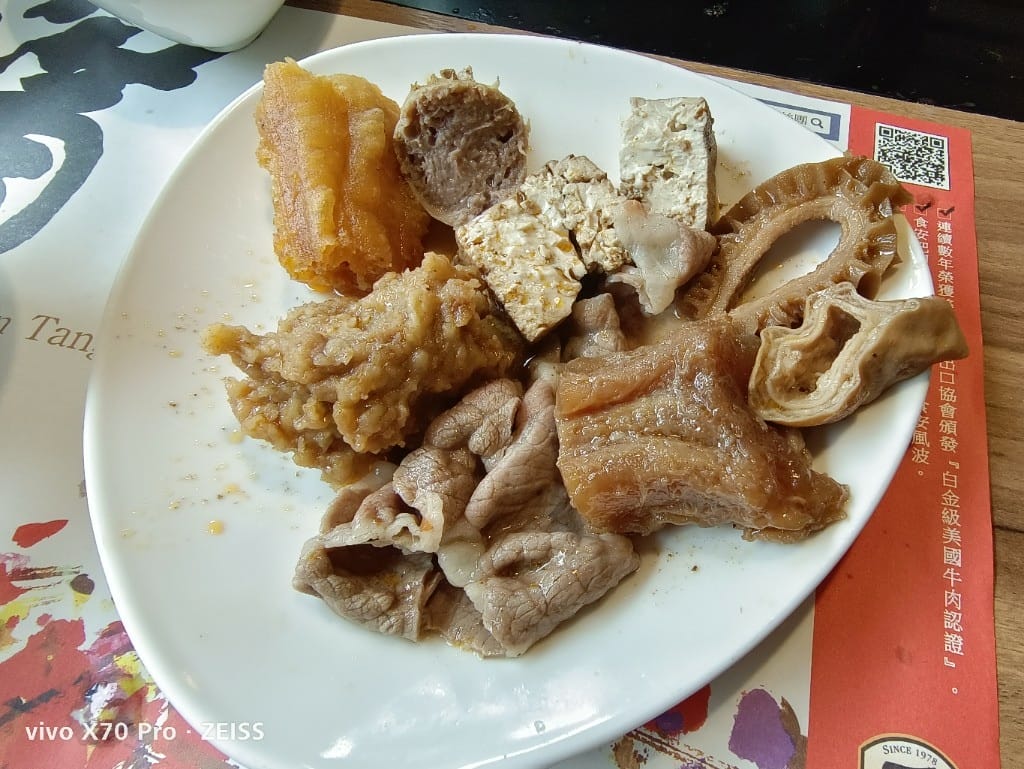 【台北吃到飽】滿堂紅頂級麻辣鴛鴦鍋，老牌麻辣鍋吃到飽，肉質出乎意料之外讚！20220403