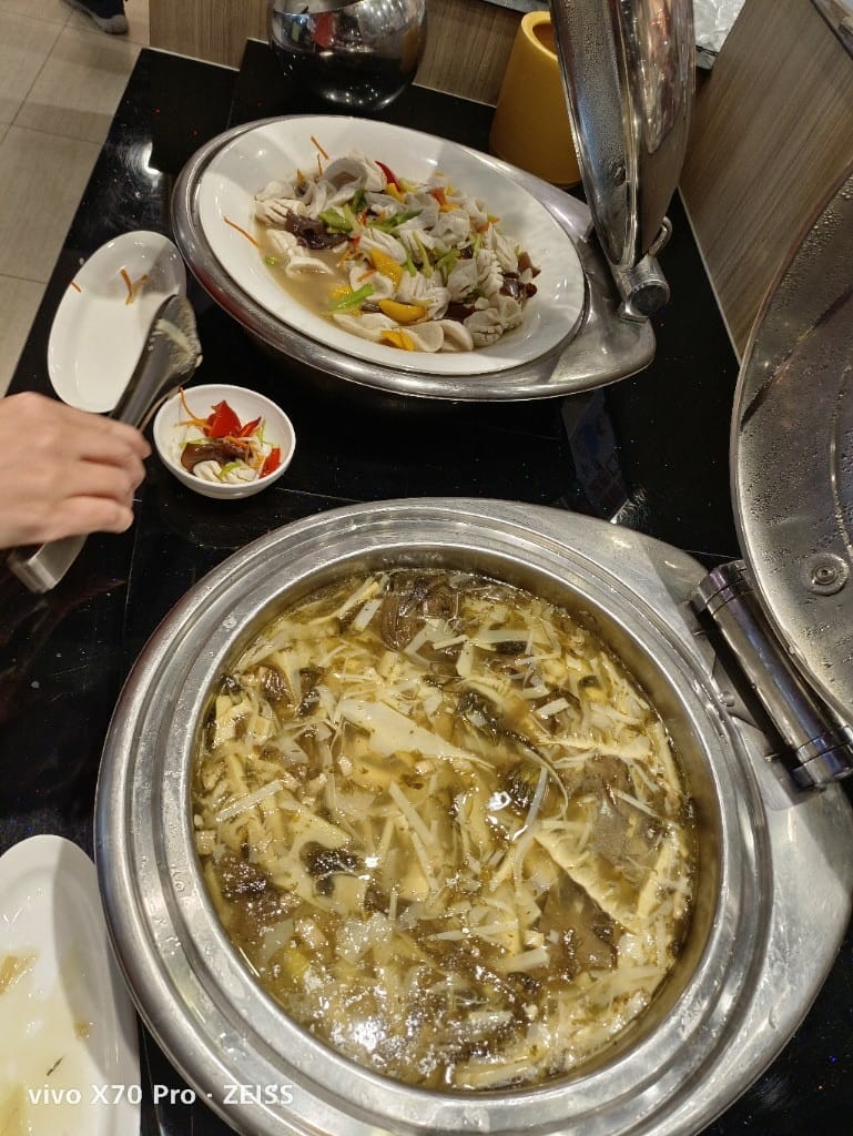 【新莊吃到飽】貴族世家體育館店，自助吧大進步的平價牛排吃到飽！
