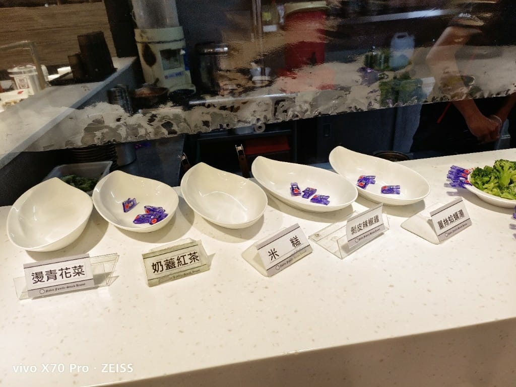 【新莊吃到飽】貴族世家體育館店，自助吧大進步的平價牛排吃到飽！
