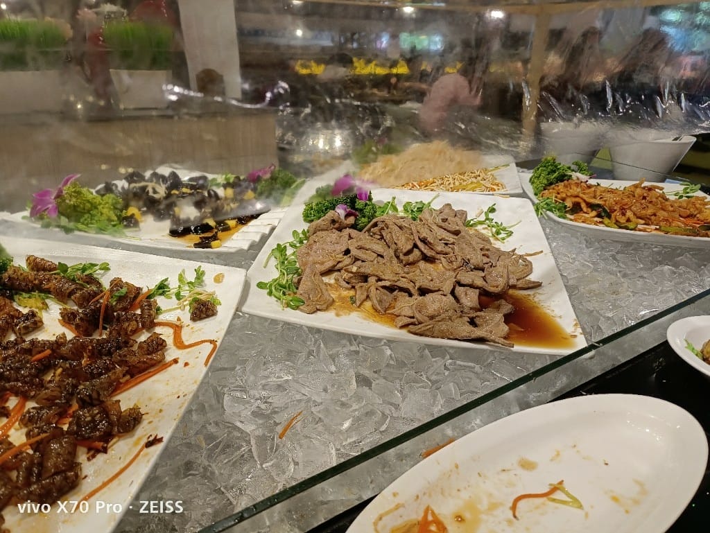 【新莊吃到飽】貴族世家體育館店，自助吧大進步的平價牛排吃到飽！