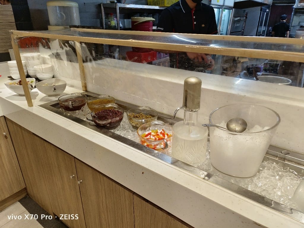 【新莊吃到飽】貴族世家體育館店，自助吧大進步的平價牛排吃到飽！