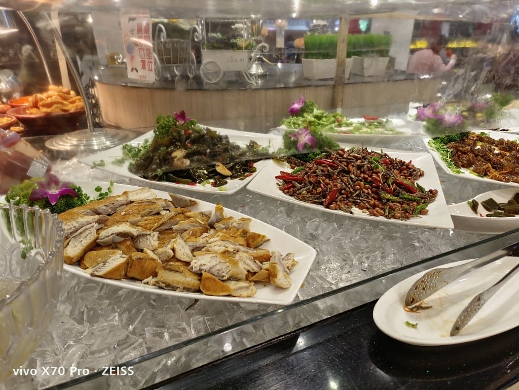 【新莊吃到飽】貴族世家體育館店，自助吧大進步的平價牛排吃到飽！