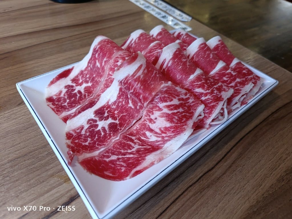 【台北吃到飽】滿堂紅頂級麻辣鴛鴦鍋，老牌麻辣鍋吃到飽，肉質出乎意料之外讚！20220403