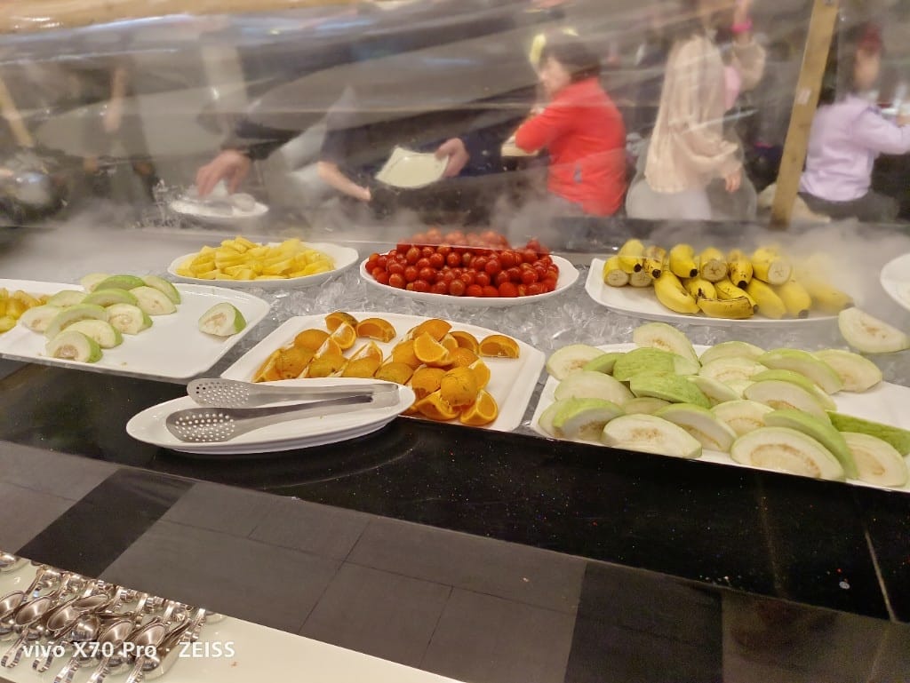 【新莊吃到飽】貴族世家體育館店，自助吧大進步的平價牛排吃到飽！