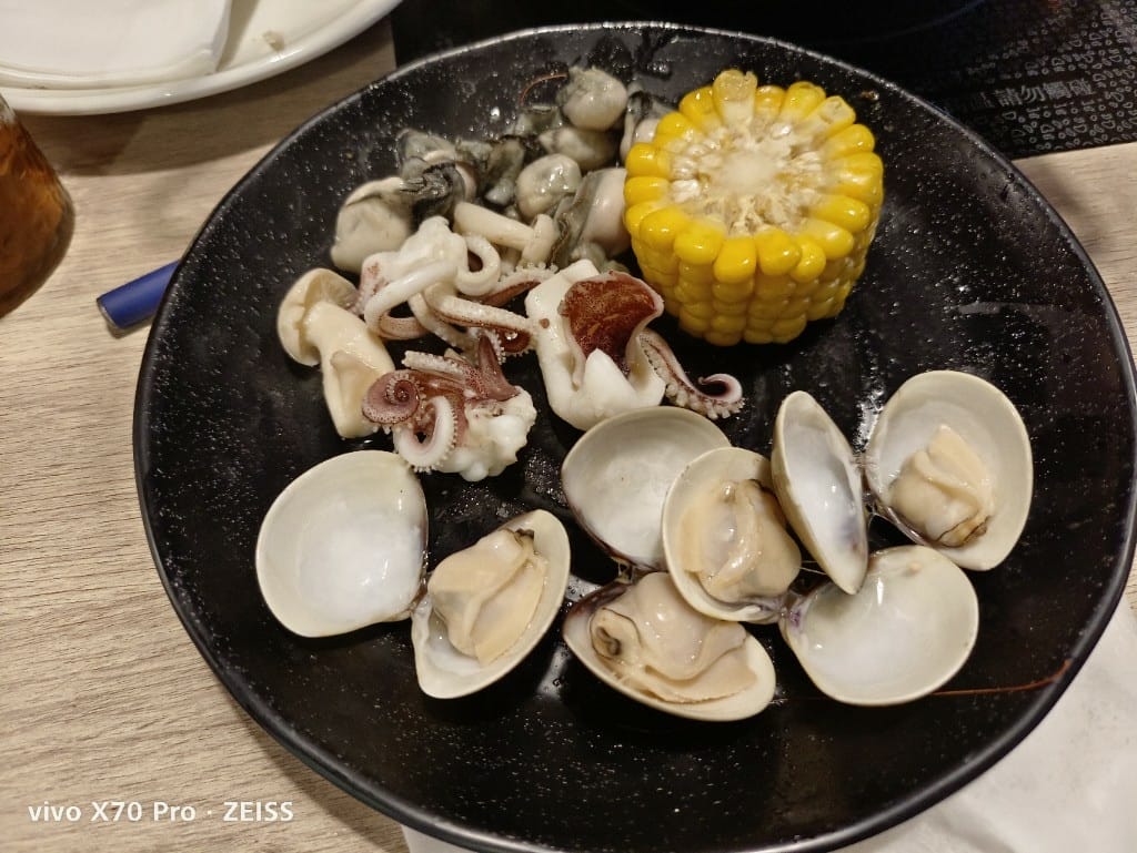 【新莊吃到飽】 なべNABE 那邊火鍋.燒烤2訪，火烤兩吃只要$499起，還有店家自製的多款甜點吃到飽哦❤️