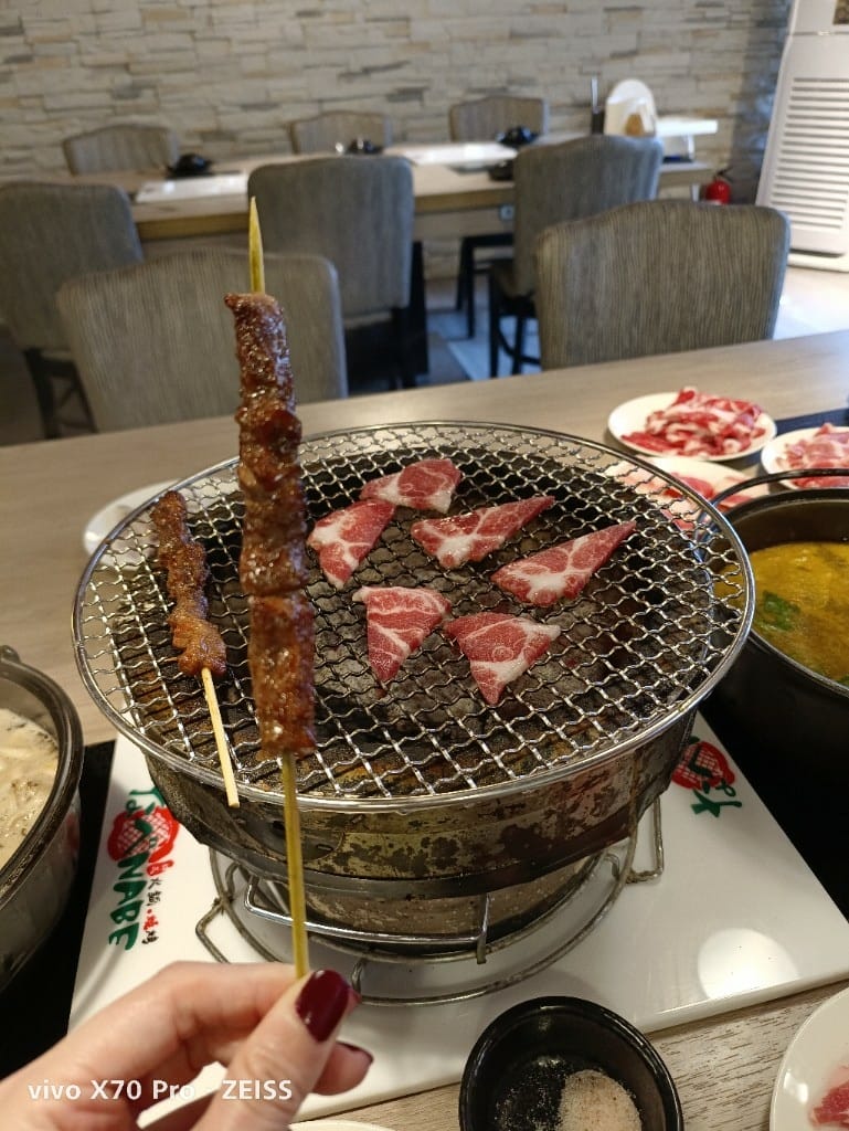 【新莊吃到飽】 なべNABE 那邊火鍋.燒烤2訪，火烤兩吃只要$499起，還有店家自製的多款甜點吃到飽哦❤️