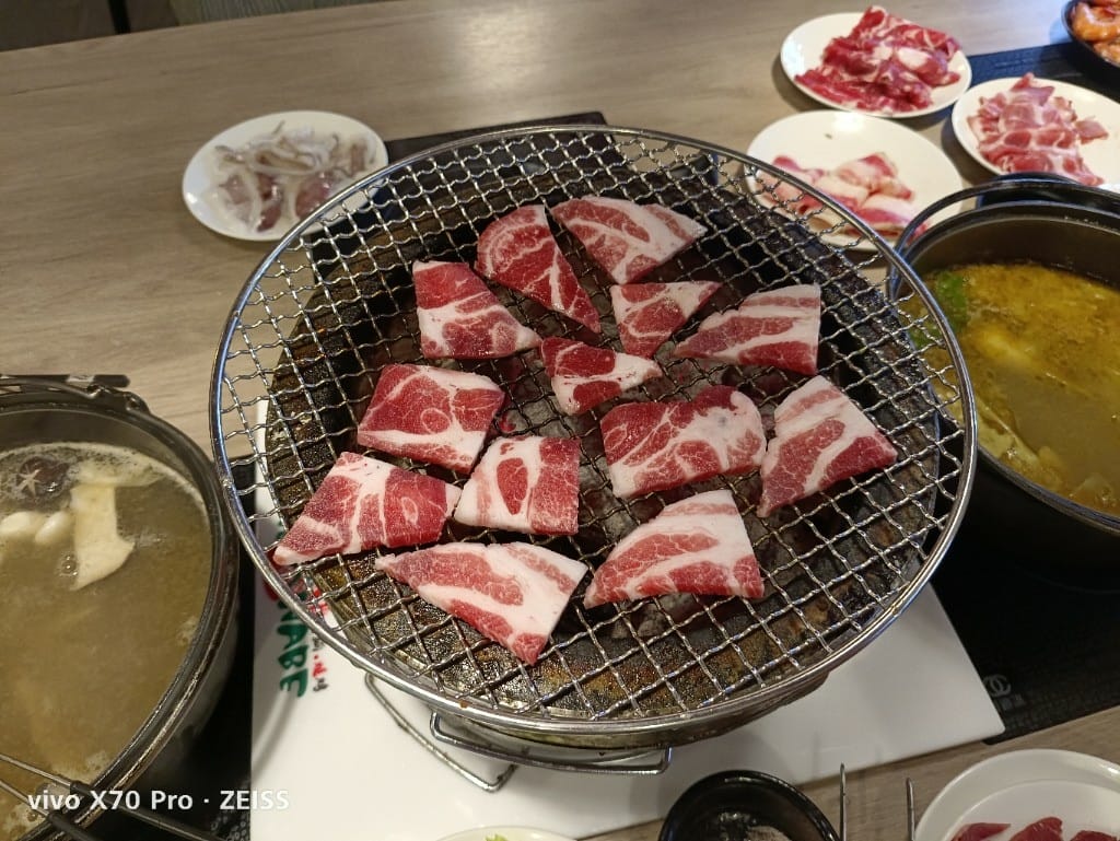 【新莊吃到飽】 なべNABE 那邊火鍋.燒烤2訪，火烤兩吃只要$499起，還有店家自製的多款甜點吃到飽哦❤️