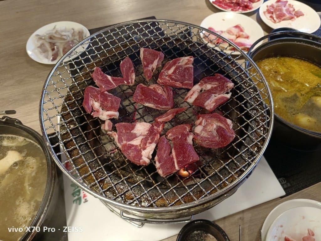 【新莊吃到飽】 なべNABE 那邊火鍋.燒烤2訪，火烤兩吃只要$499起，還有店家自製的多款甜點吃到飽哦❤️