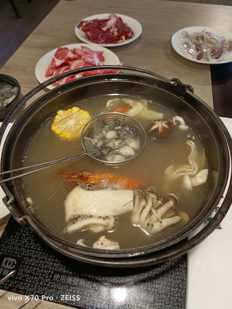 【新莊吃到飽】 なべNABE 那邊火鍋.燒烤2訪，火烤兩吃只要$499起，還有店家自製的多款甜點吃到飽哦❤️