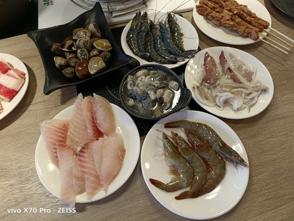 【新莊吃到飽】 なべNABE 那邊火鍋.燒烤2訪，火烤兩吃只要$499起，還有店家自製的多款甜點吃到飽哦❤️