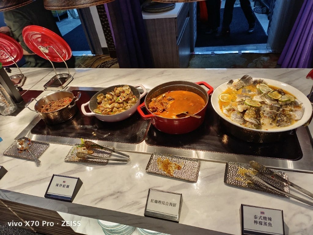 【新莊吃到飽】峇里斯南洋海鮮總匯，新莊最新吃到飽，試營運前3天買一送一哦！