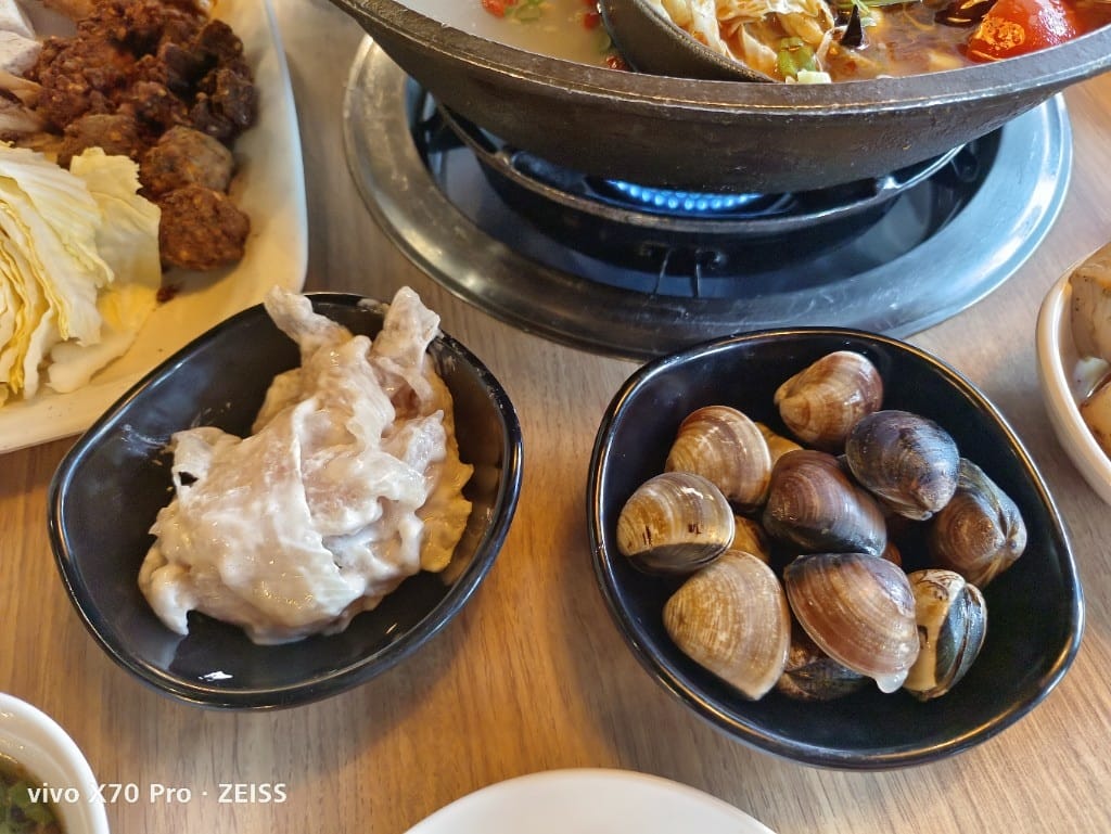 【台北吃到飽】川巴子火鍋樓，好久不見的川巴子，多款川味涼菜吃到飽，母親節期間5人同行1人免費哦！
