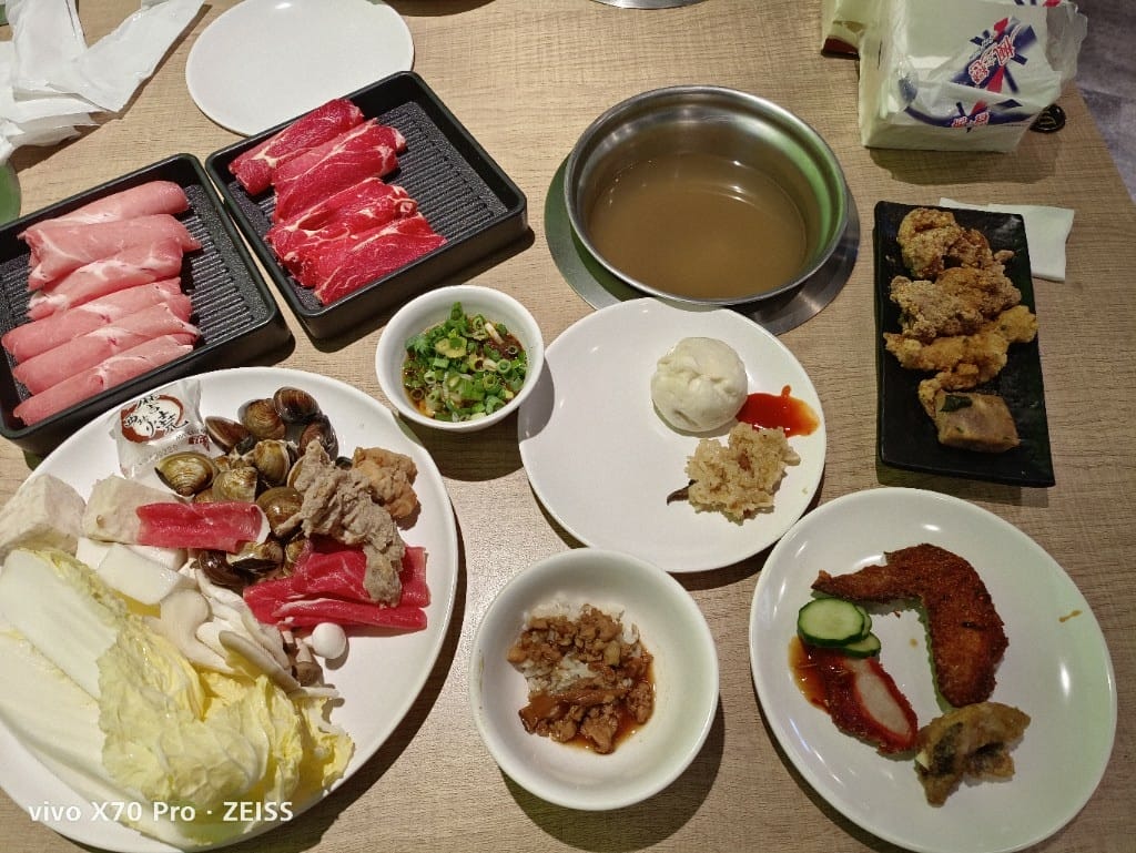 【板橋吃到飽】吉哆火鍋百匯，師園鹹酥雞&台灣小吃吃起來❤️