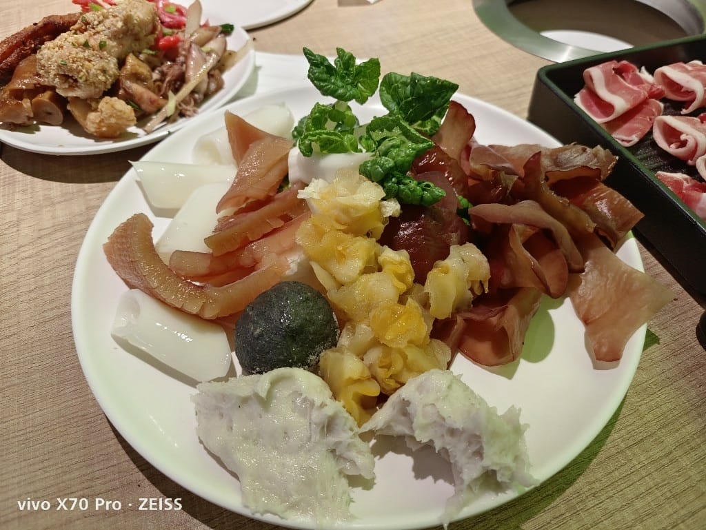 【板橋吃到飽】吉哆火鍋百匯，師園鹹酥雞&台灣小吃吃起來❤️